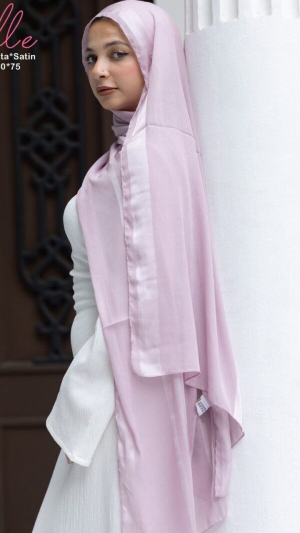 Pleat Kiss